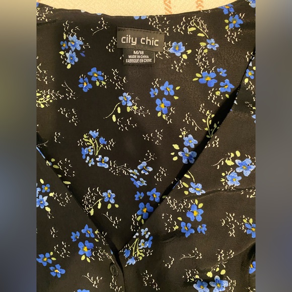 City Chic Plus Size Short Sleeve Dress - Picture 3 of 5